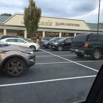 Michaels - Outside - Arts & Crafts Near Me - Vienna, Virginia