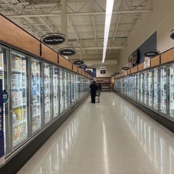 Cub - Eagan North - WIDE Aisles, especially in Freezer Section - Grocery Near Me - Eagan, Minnesota