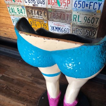 Ramshackle Cafe - Big Ole Bottom at the bar - American Near Me - Leesburg, Florida