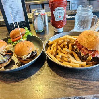 Broderick - Walnut Creek - Johnny Cash and triple play sliders - Gastropubs Near Me - Walnut Creek, California