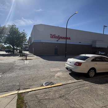 Aracely's Bakery - Across Street to West, Austin Blvd Walgreens - Bakeries Near Me - Cicero, Illinois