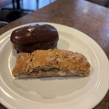 DeLillo Pastry Shop - Bakeries Near Me - Bronx, New York
