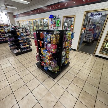 76 - Snacks - Gas Stations Near Me - Riverside, Illinois