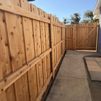 Supreme Fence - Cedar board on board - Fences & Gates Near Me Supreme Fence - Cedar board on board - Fences & Gates Near Me