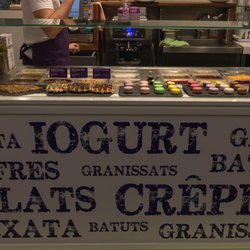 Giovanni - Lots of sweets from which to choose.