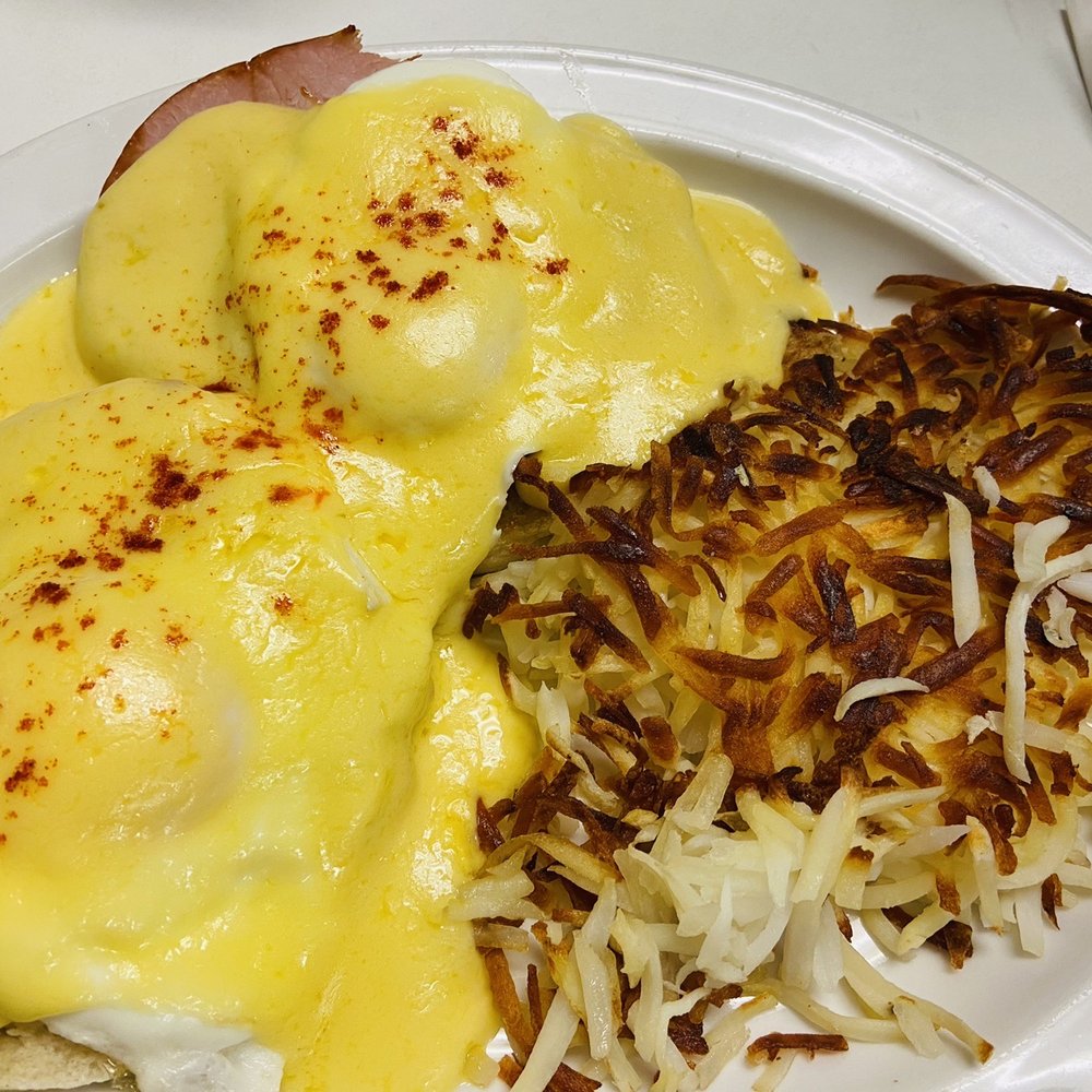 Gabby's Kitchen - Eggs Benedict with hash browns - Diners Near Me - Chino Valley, Arizona