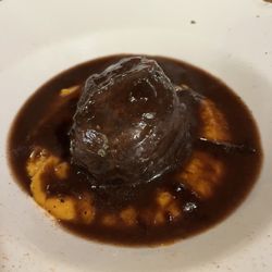 La Taverna del Barri Vell - Pork cheek with sweet potato mash cream and chocolate sauce
