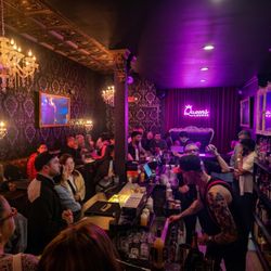 Queens Lounge Bar