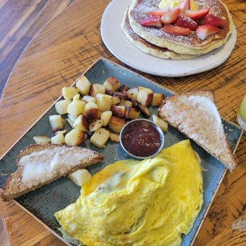 First Watch - Breakfast & Brunch Near Me - North Miami Beach, Florida