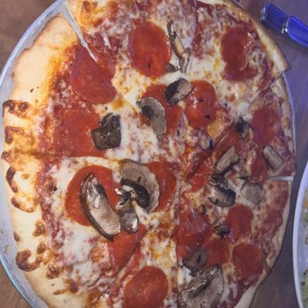 Yard House - Pepperoni & Mushroom Pizza - New American Near Me - Orlando, Florida