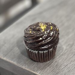 Cafe Pierrot - Dubai chocolate cupcake