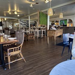 Brine Oyster Bar - Dining room