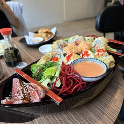 East Izakaya - Sashimi, crab, Rangoon and spicy shrimp roll!
