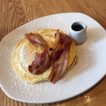 Elephant & Castle - Fluffy Pancakes & Maple Syrup / Bacon - American Near Me - Dublin, D