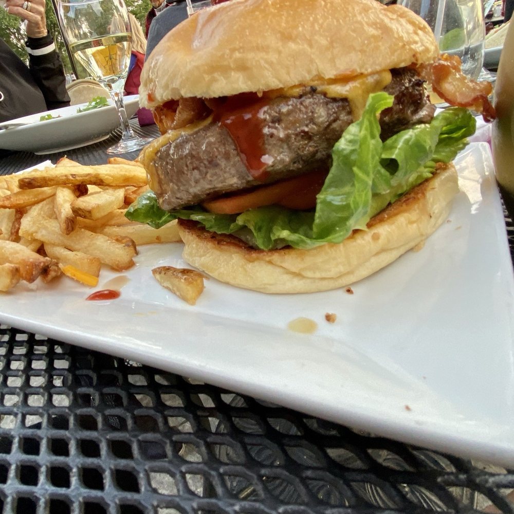 In the Drink Restaurant and Bar - Smokehouse Burger - Cocktail Bars Near Me - Wayne, New Jersey
