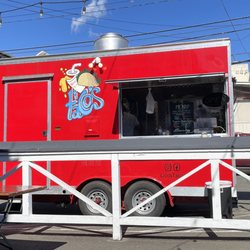 Lico's TACOS - Taco truck in front of Seapine Brewing Company