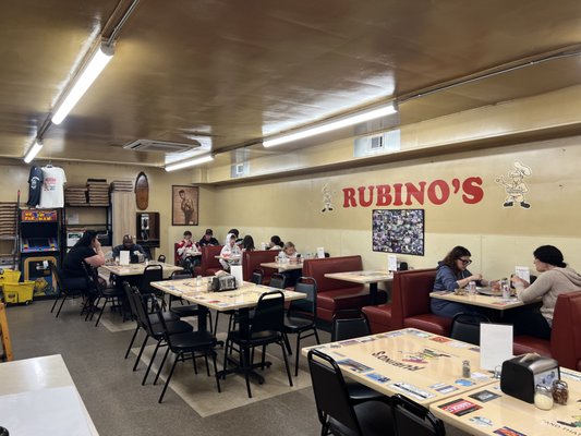 Rubinos Pizza by null