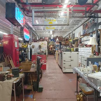 Creek Side Antiques - Antiques Near Me - Martinsburg, West Virginia