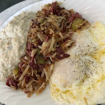 Grandma's Corner Restaurant - Corn beef hash with overt-easy eggs and side of biscuits and their home made gravy - American Near Me - Seaside, Oregon