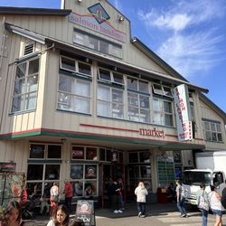 Salmon Landing Market