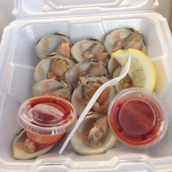 Stowe's Seafood - Clams on the half shell - Seafood Near Me - West Haven, Connecticut Stowe's Seafood - Clams on the half shell - Seafood Near Me - West Haven, Connecticut