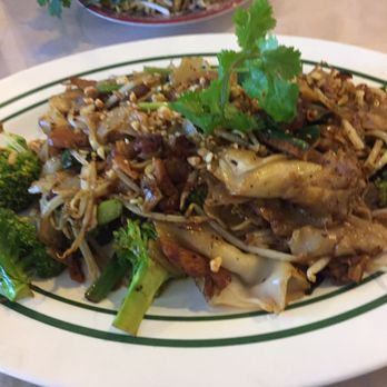 Pho Chau Restaurant - Flat noodle stir fry - Vietnamese Near Me - Dallas, Texas