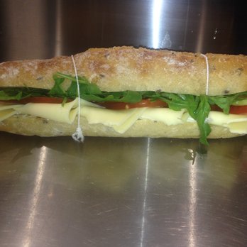 Fraish - Pain artisanal jambon au torchon tome de brebis tomates roquette sauce tabasco - Fast Food Near Me - Labège, 31