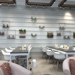 The W Nail Bar - Manicure tables
