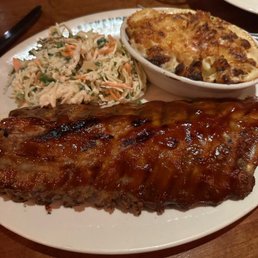 Ribs with Mac & Cheese & Slaw Ribs with Mac & Cheese & Slaw