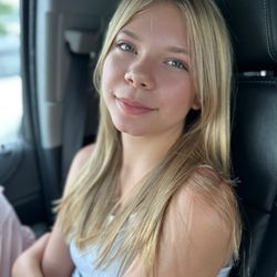 L & J Beauty Studio - Happy girl