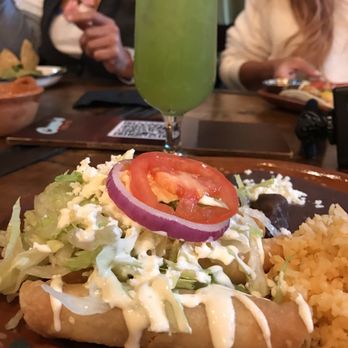Coco’s Fire & Ice - Flautas de pollo con Arroz y frijoles y un jugo de Nopal - Mexican Near Me - Dallas, Texas Coco’s Fire & Ice - Flautas de pollo con Arroz y frijoles y un jugo de Nopal - Mexican Near Me - Dallas, Texas