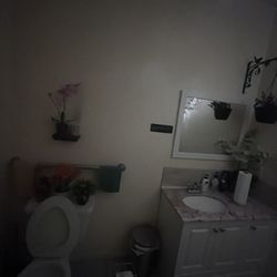 Red Lantern Foot Reflexology - Bathroom