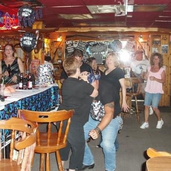 Shooter's - a group of people at a bar - Dive Bars Near Me - Kansas City, Missouri