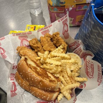 Raising Cane's Chicken Fingers - Fast Food Near Me - Clearwater, Florida