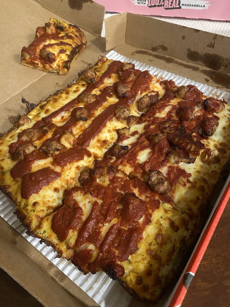 Hungry Howie's Pizza & Subs Logo