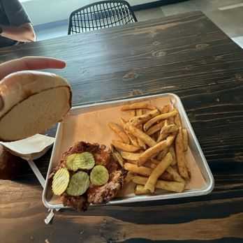 8te Open - I don't quite remember the name of it, but something like hot chicken sandwich - Food Trucks Near Me