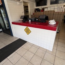 Dolly's Pizza - Walking in getting hit with the smell... and the lack of cleaning