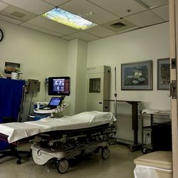 USC Verdugo Hills Hospital - Ultrasound room. Pretty light cover is a nice touch.