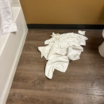 Extended Stay America - Orange County - Brea - Pile of dirty towels laying around on the floor once I got back tonight after a long and stressful day and not picked up as promised . - Hotels Near Me - Brea, California Extended Stay America - Orange County - Brea - Pile of dirty towels laying around on the floor once I got back tonight after a long and stressful day and not picked up as promised . - Hotels Near Me - Brea, California