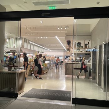 Erewhon - Entry area - Grocery Near Me - Beverly Hills, California