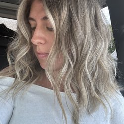 11 A.M. Salon