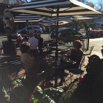 Middleburg Common Grounds - Patio scene - Coffee & Tea Near Me - Middleburg, Virginia Middleburg Common Grounds - Patio scene - Coffee & Tea Near Me - Middleburg, Virginia