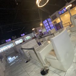 Lifestyle Sports Bistro - Nice lounge vibe