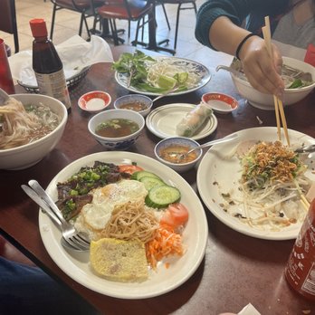 Mi Li Cafe - Pho, ban coun, combo rice platter, and summer roll. - Vietnamese Near Me - Columbus, Ohio Mi Li Cafe - Pho, ban coun, combo rice platter, and summer roll. - Vietnamese Near Me - Columbus, Ohio