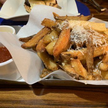 Gordon Ramsay Burger Las Vegas - Truffle fries, large crispy wedges with sauces - Burgers Near Me - Las Vegas, Nevada