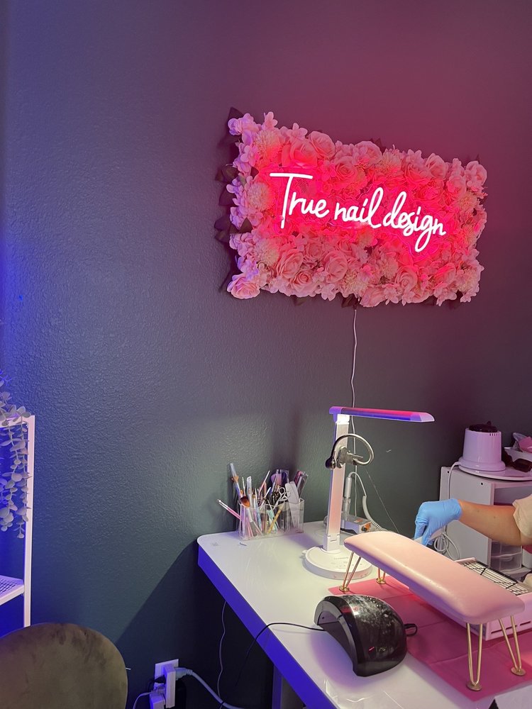 True Nail Design Logo