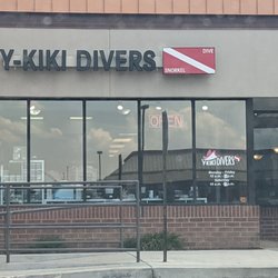 Y Kiki Divers - Store front (entrance is on the right)