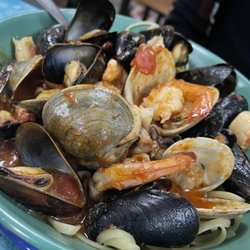 Gilligan's Clam Bar & Grill