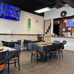 Pizzeria Napoli - Clean and inviting restaurant