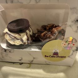 The Cake Shoppe - Cookies and cream, turtle